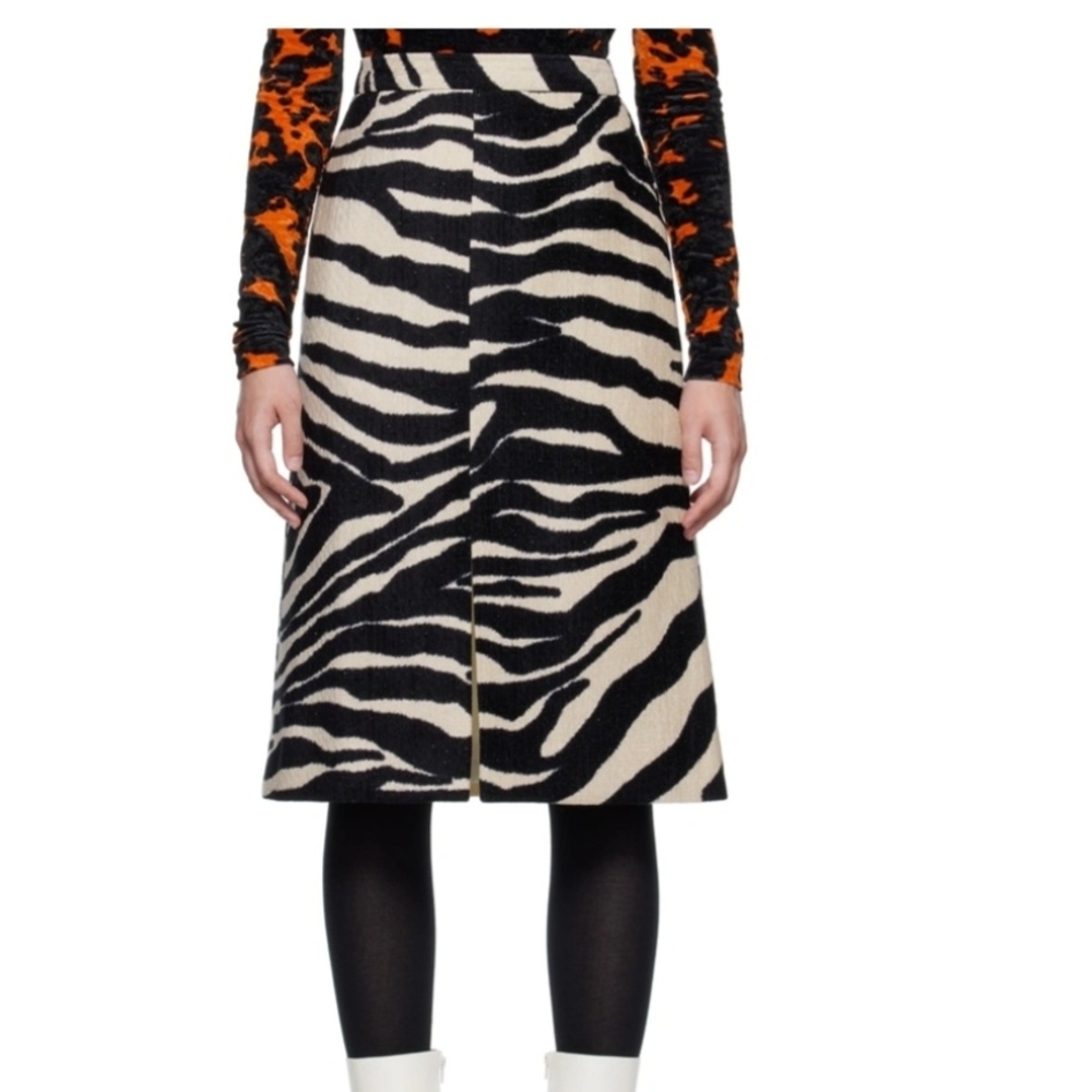 Dries Van Noten Zebra Patterned Skirt in Black and Cream - Picture 3 of 8